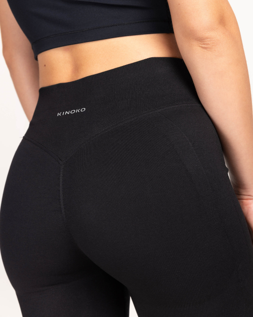 LEONA tvarovací scrunch šortky čierná